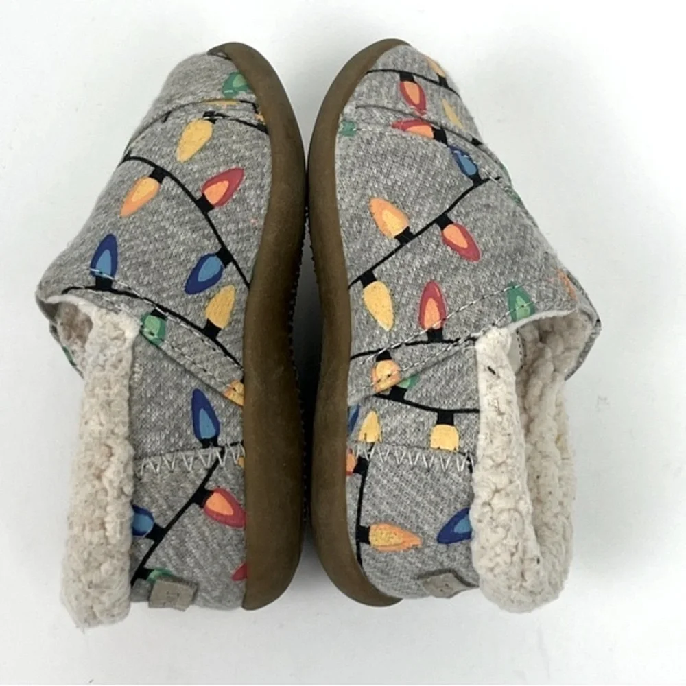 Tom’s Christmas lights print faux shearling lined hard bottom slipper shoes, 6.